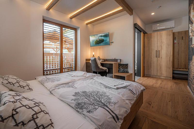 Standard Queen Room image 3