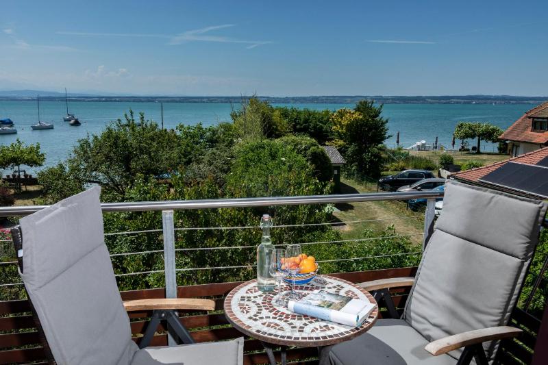 Double Room with Balcony and Lake View image 4