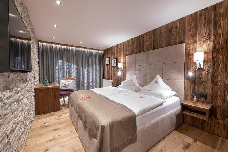 Standard Double Room image 3