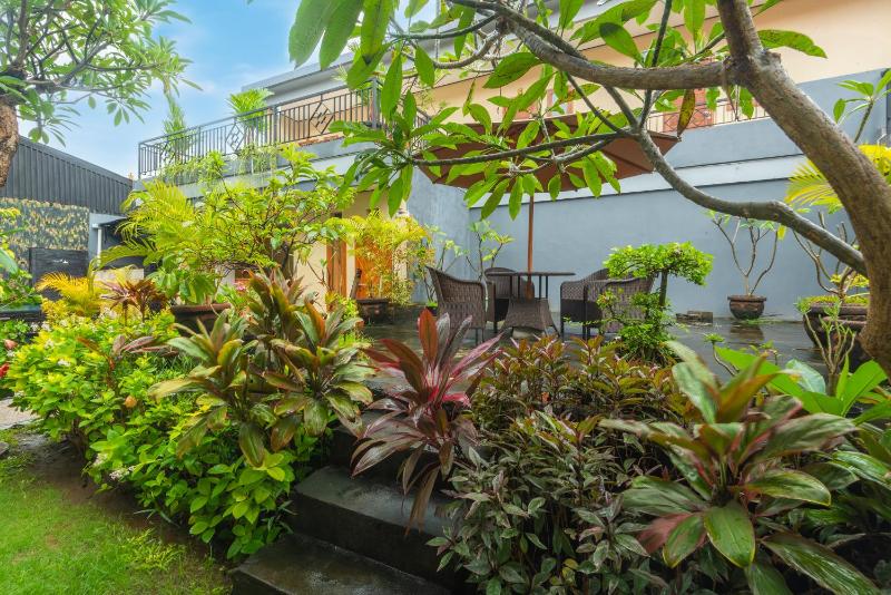 Liliy Guest House Kuta - image 2