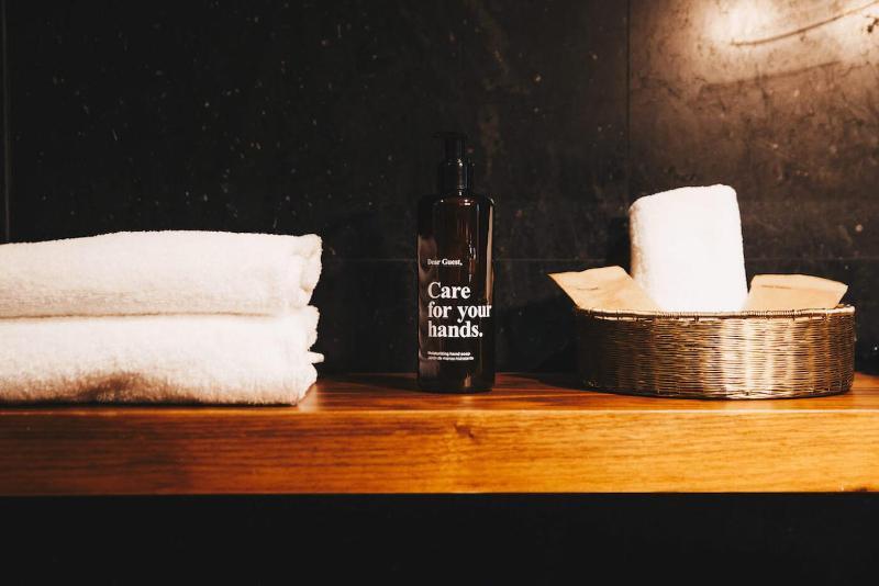 Deluxe Double or Twin Room image 4