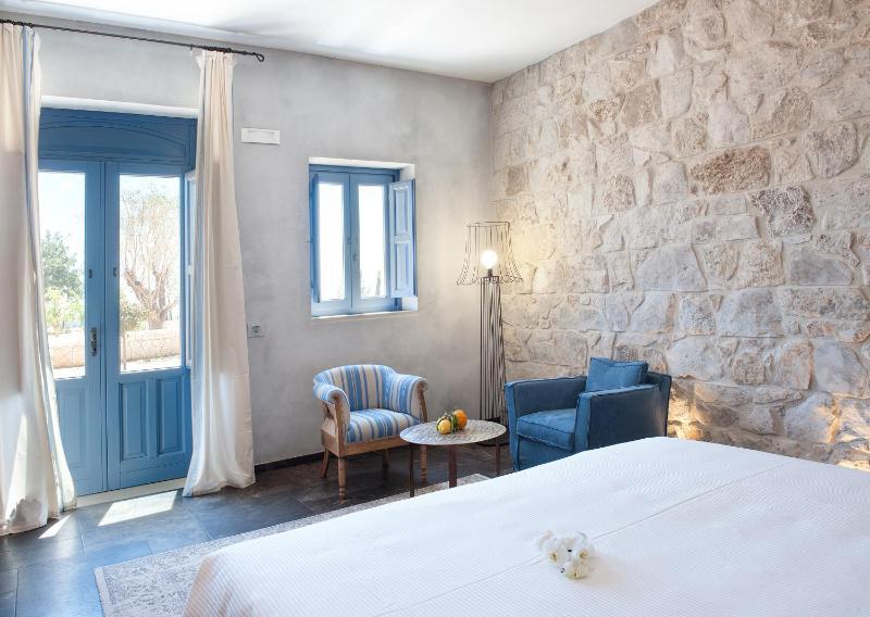 Superior Double Room with View image 4