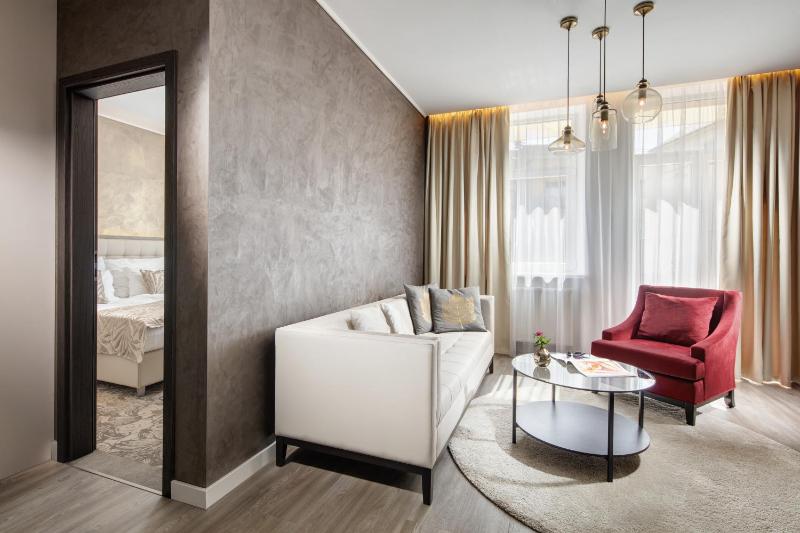 Deluxe Apartment image 2