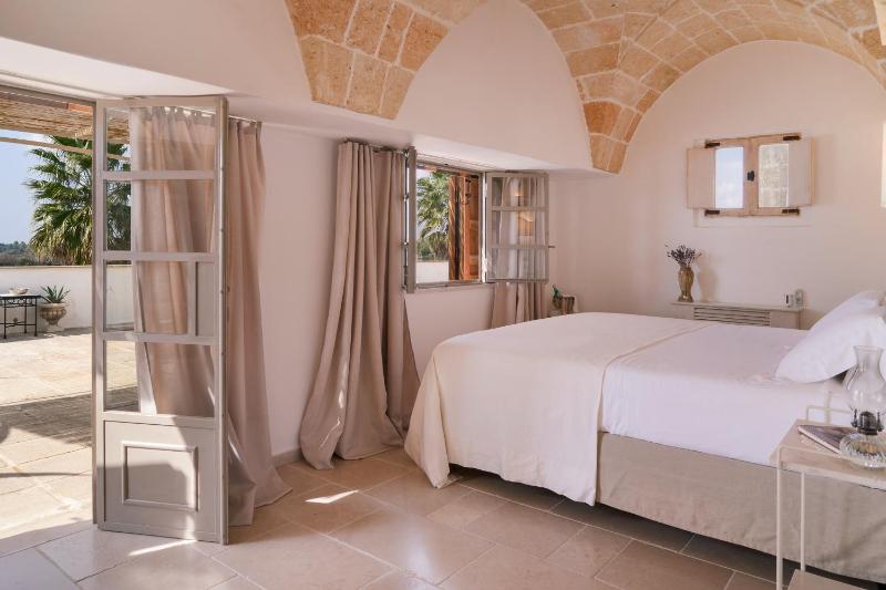 King Suite with Pool View image 3