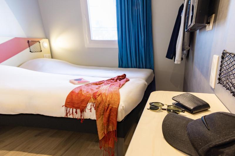 Triple Room with Three Single Beds image 3
