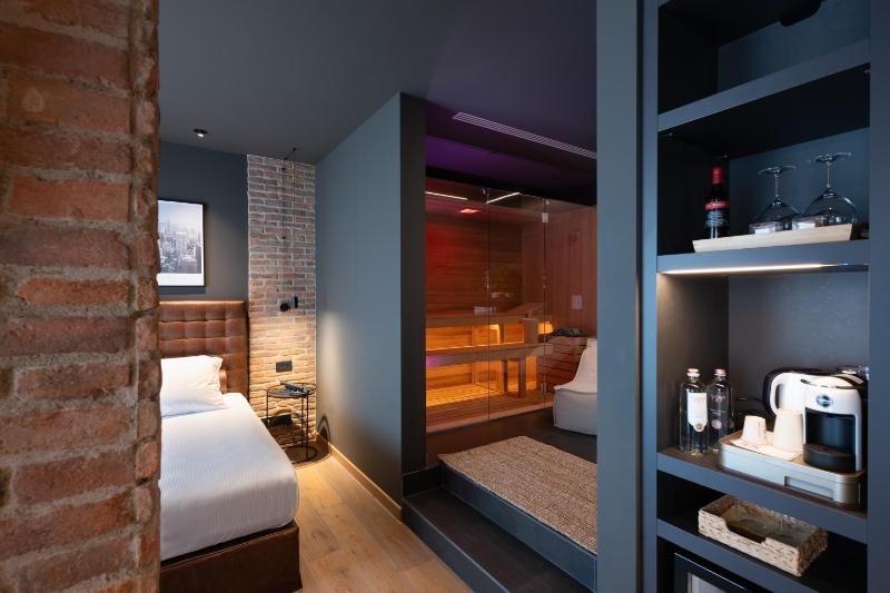 Suite with Sea View image 2
