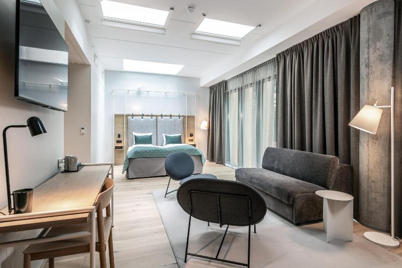 Family Room image 1