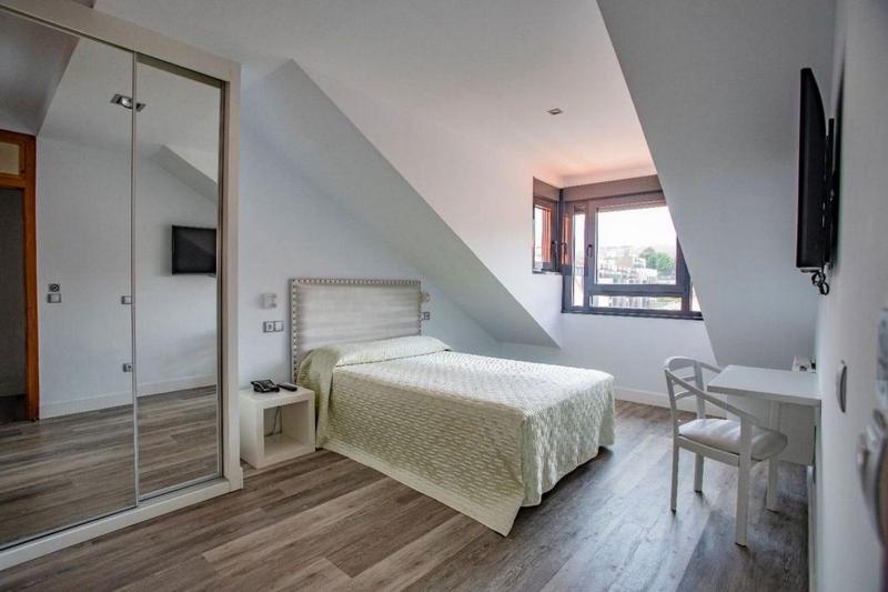 Double Room image 3