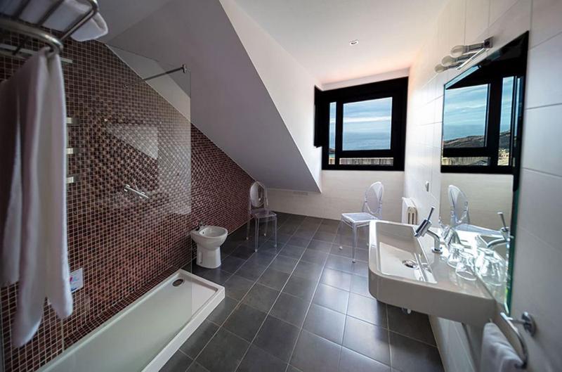 Superior Suite with Sea View image 3