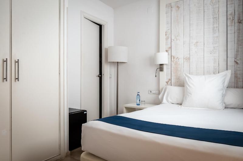 Standard Single Room image 3