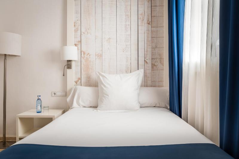 Standard Single Room image 4