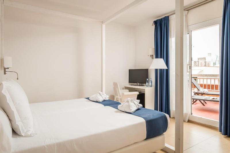 Double Room with Terrace image 4