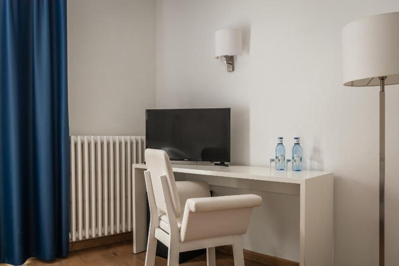 Double Room with Terrace image 3