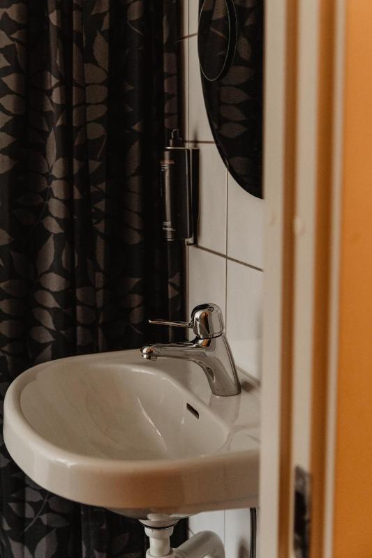 Single Room image 4