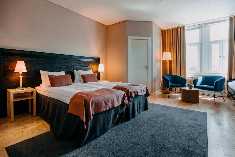Standard Twin Room image 3