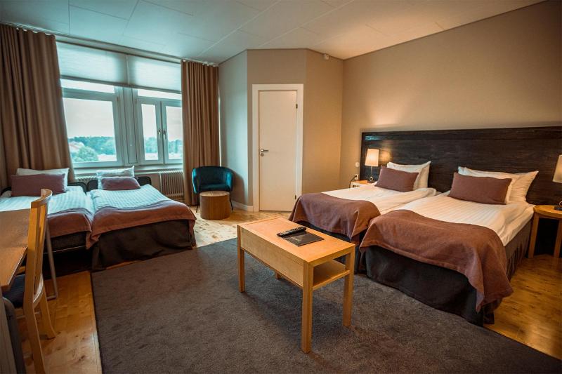 Standard Twin Room image 4