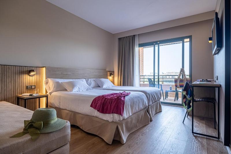 Superior Room with Terrace image 1