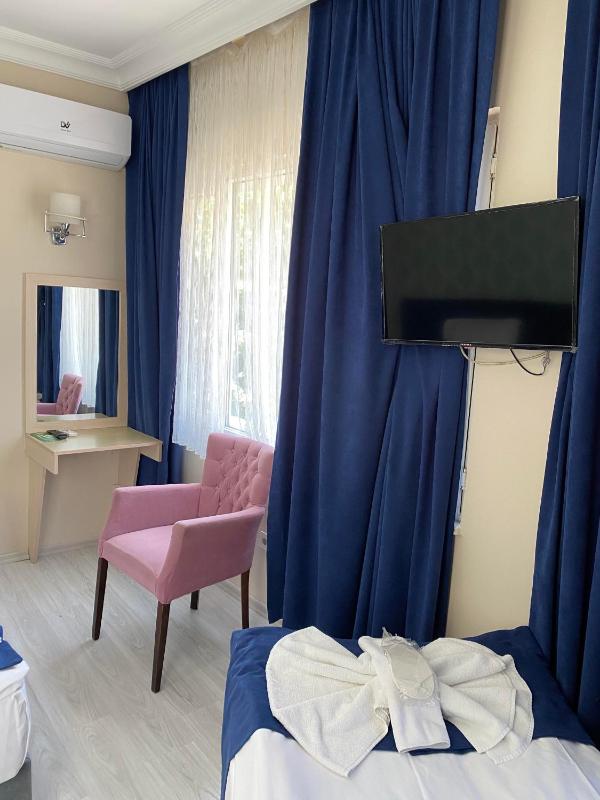 Standard Double Room image 3