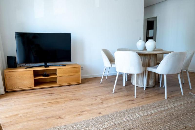 NEW Estrela da Praceta Apt w/ 3 Suites & Oceanview - image 9