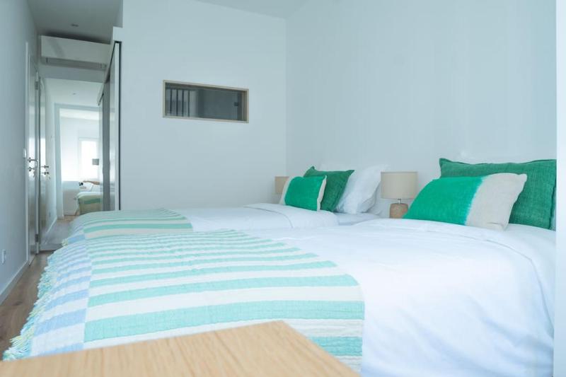 NEW Estrela da Praceta Apt w/ 3 Suites & Oceanview - image 43
