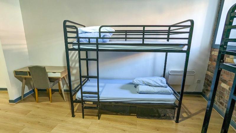 8 Bed Mixed Dormitory Room image 3