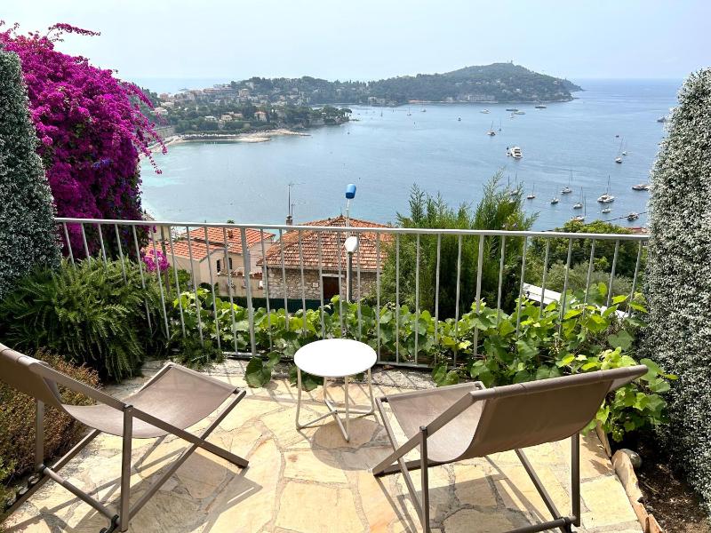 Studio Apartment with Sea View image 3