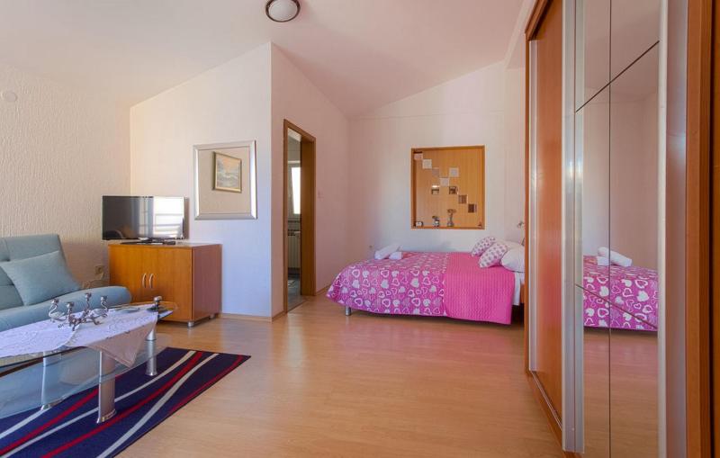 Guest house Minak - image 26