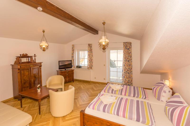 Double Room with Extra Bed image 3