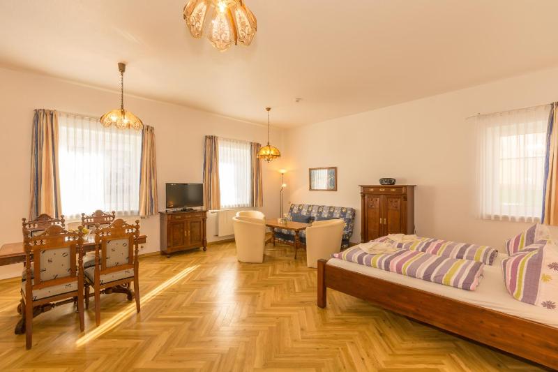 Double Room with Extra Bed image 4