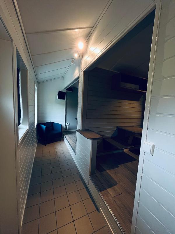 One-Bedroom Apartment image 4