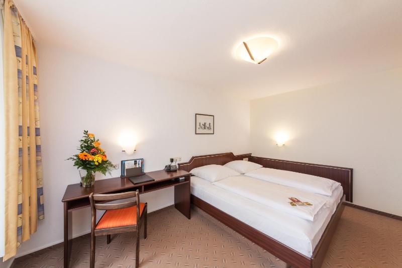 Standard Double Room image 4