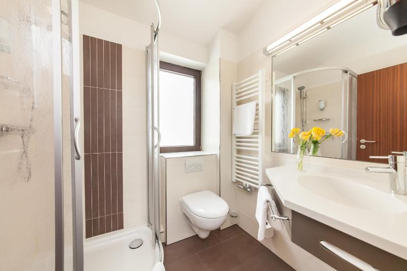 Twin Room image 2