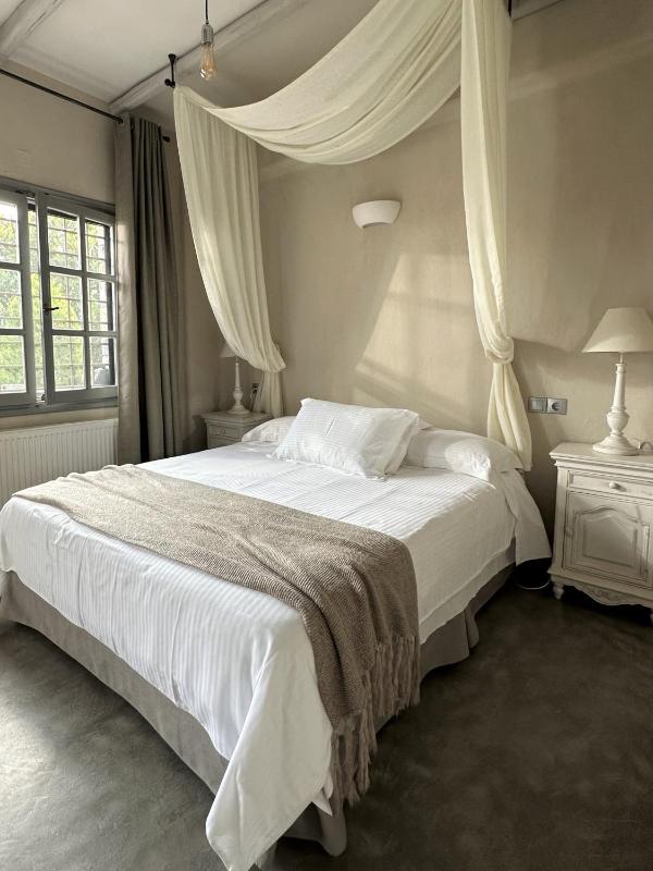 Double Room with Garden View image 1