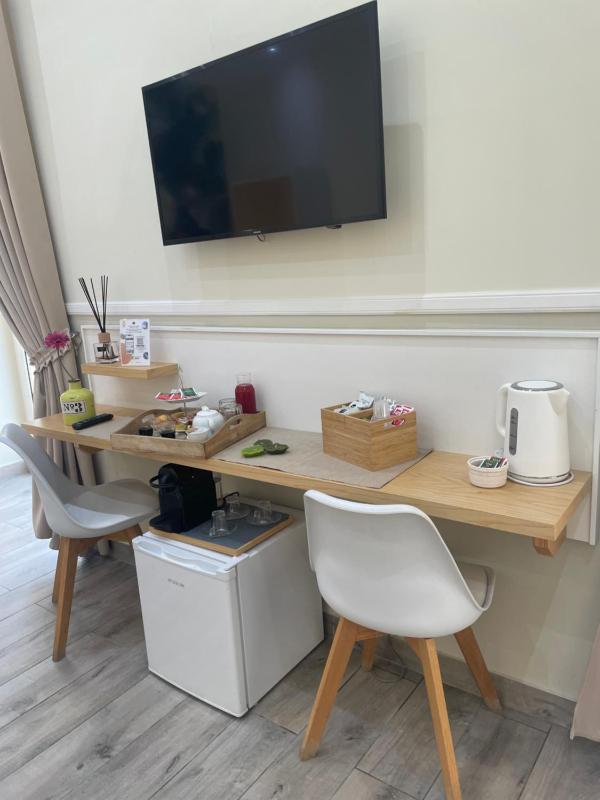 Junior Suite with Balcony image 3