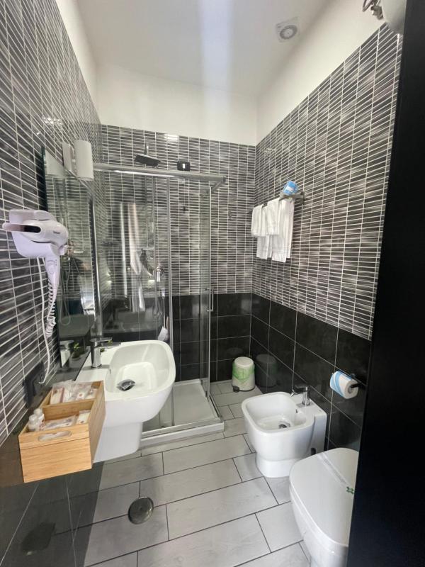 Deluxe Double Room with Balcony image 4