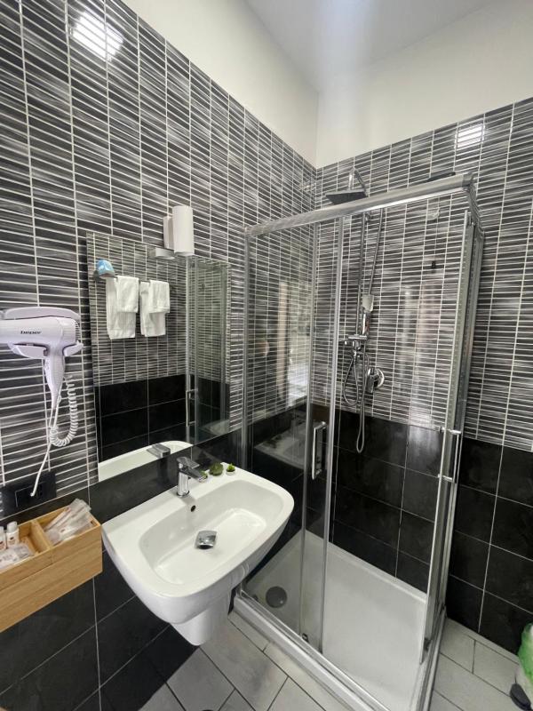 Deluxe Double Room with Balcony image 2