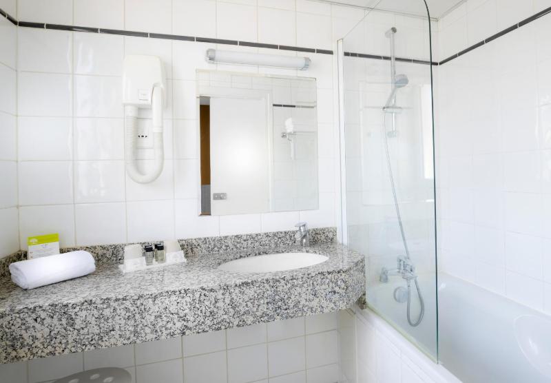 Superior Twin Room image 1