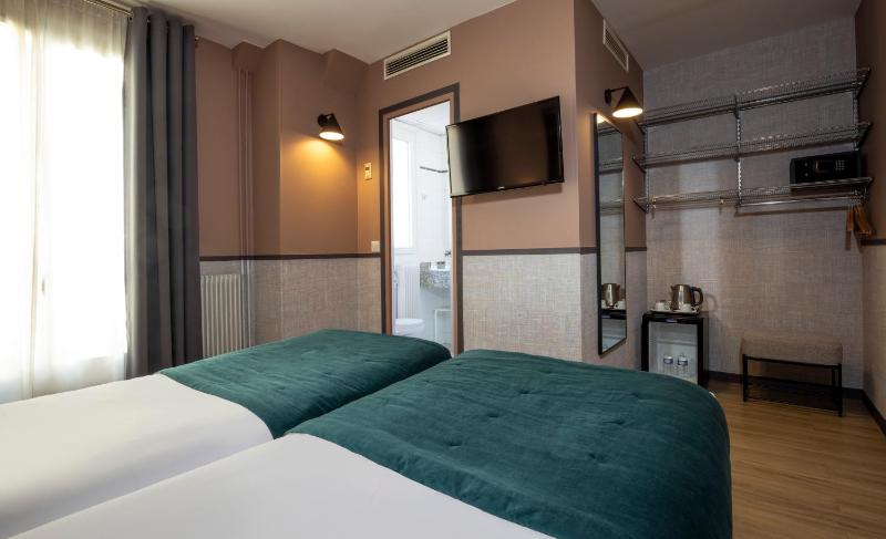 Superior Twin Room image 2