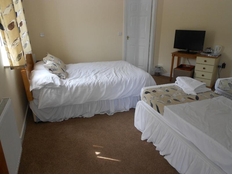 Large Double/Family Room image 4