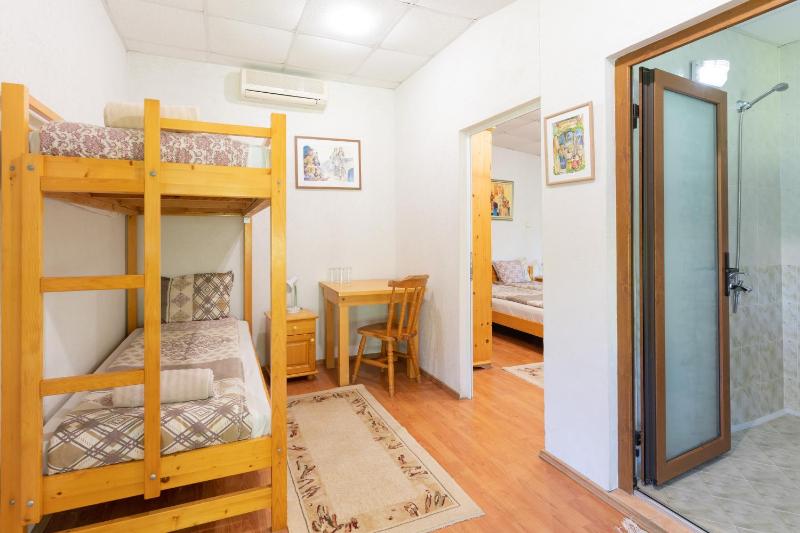 Quadruple Room image 4