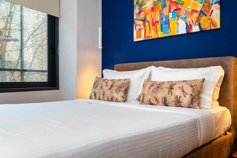 Suite with City View image 4