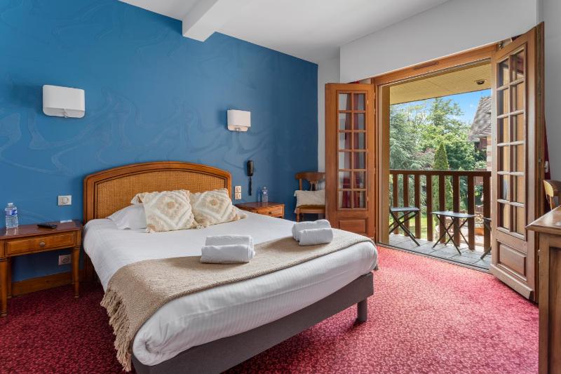 Double Room with Balcony image 1