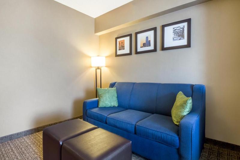 King Suite - Non-Smoking image 2
