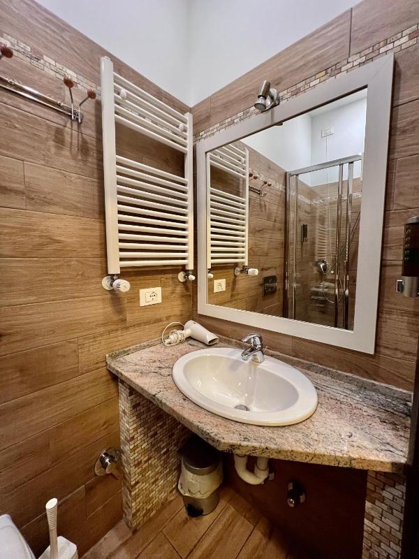 Single Room image 4