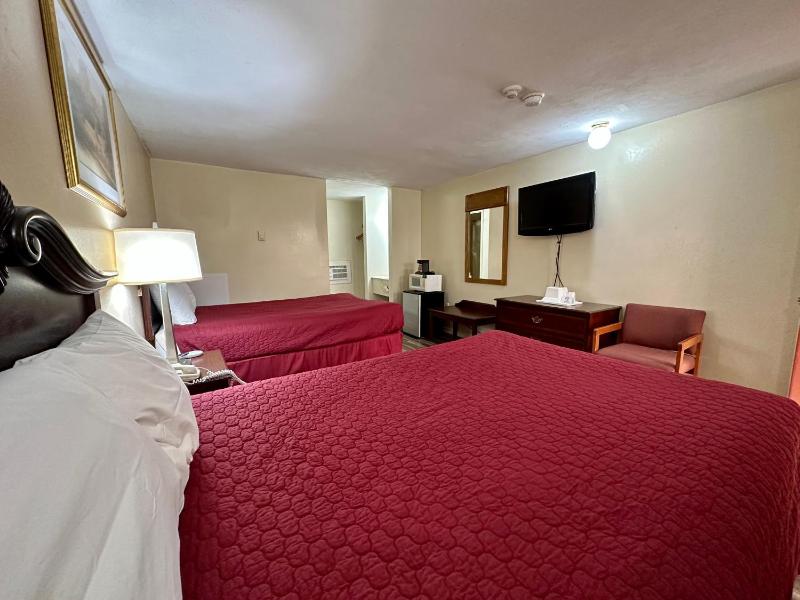 Double Room with Two Double Beds - Non-Smoking image 4