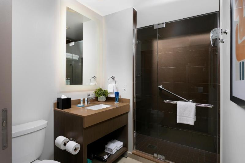 King Room with Bay View image 2
