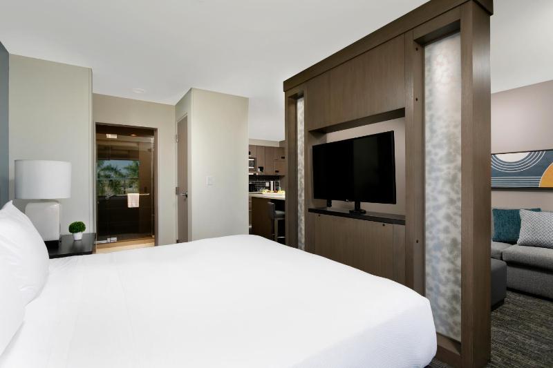 King Studio Suite with Kitchen image 2