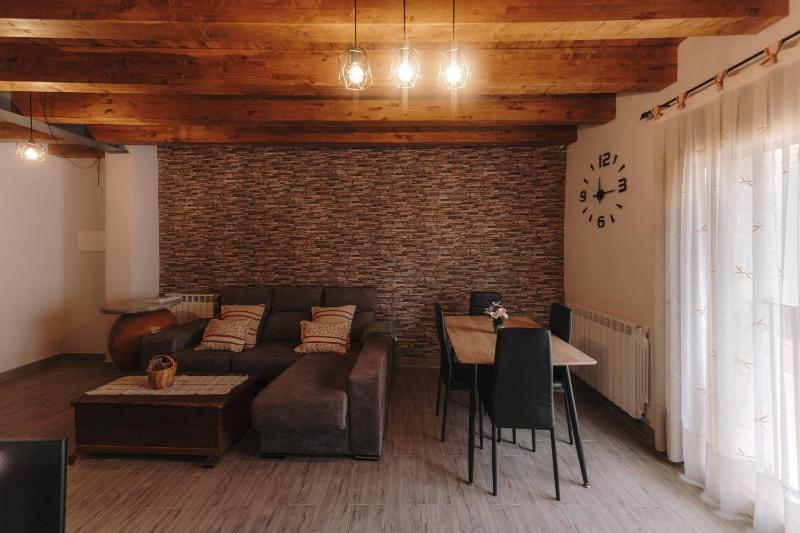 One-Bedroom Apartment image 3