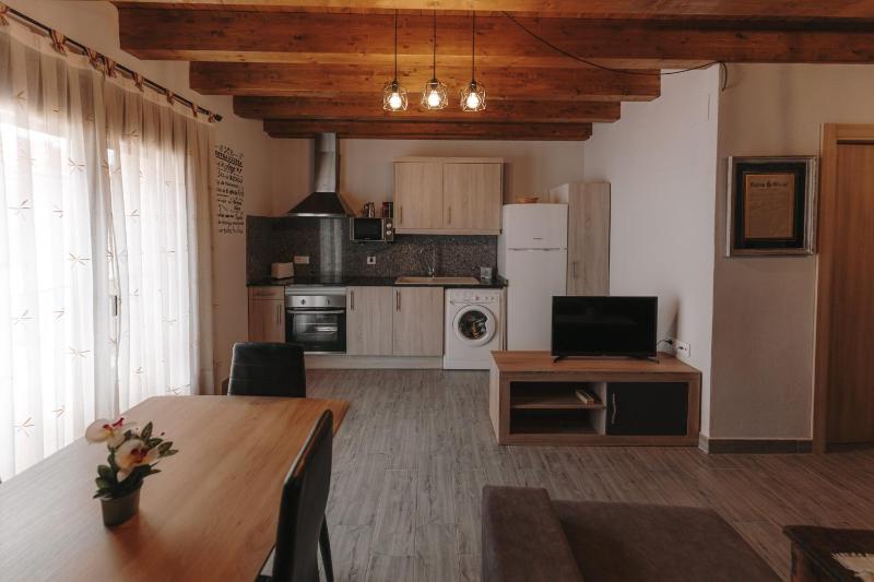One-Bedroom Apartment image 2