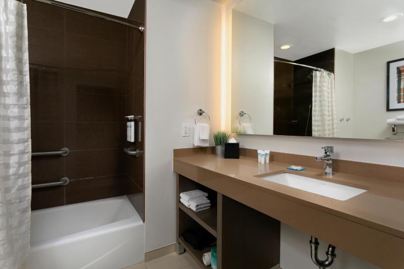 King Studio Suite With Kitchen - Disability Access image 2